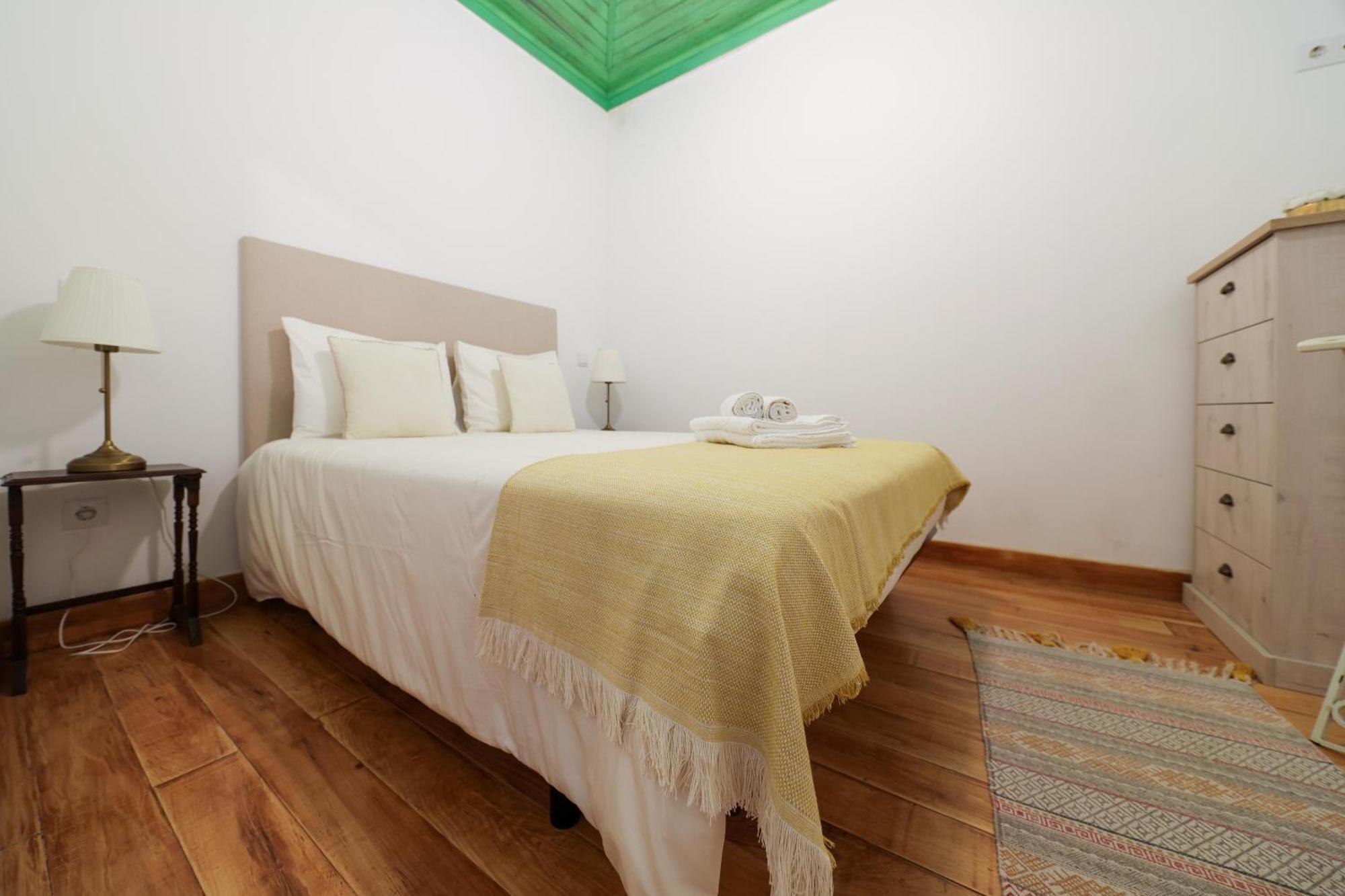 Renovated Wine Press House - With Pool Villa Porto de Mos  Room photo